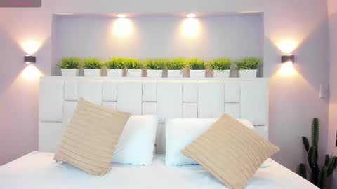 L U N N A online show from 12-18-25, 04:18