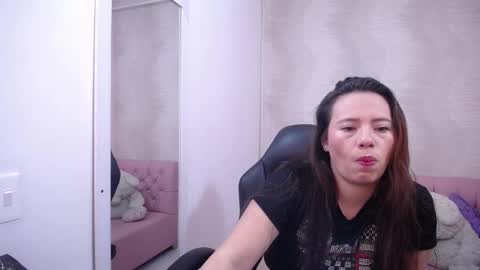 Snapshot of lunnadoll chatting on 03-11-25, 02:54 Katty what ever do you want on my pv is for extra tokens minimi 250 tks ty u for understand online show from 03-11-25, 02:54