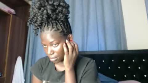 Snapshot of luo_queen chatting on 02-12-26, 05:02 luo_queen online show from 02-12-26, 05:02