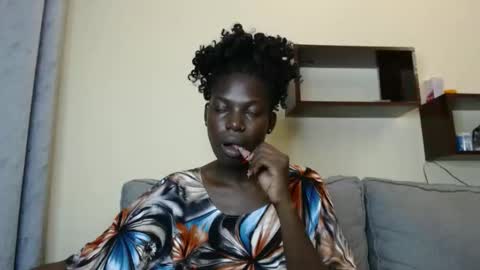 Snapshot of luo_queen chatting on 02-24-26, 07:45 luo_queen online show from 02-24-26, 07:45