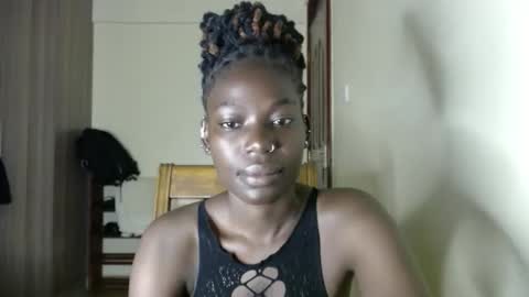 Snapshot of luo_queen chatting on 05-04-26, 08:21 luo_queen online show from 05-04-26, 08:21