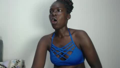Snapshot of luo_queen chatting on 05-08-26, 08:41 luo_queen online show from 05-08-26, 08:41