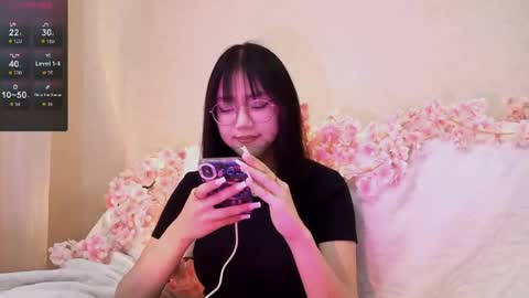 Snapshot of lupefaulker chatting on 06-19-26, 01:04 Roxie online show from 06-19-26, 01:04