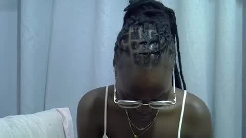 Snapshot of lupitah_ chatting on 12-21-25, 06:31 sweet girl online show from 12-21-25, 06:31
