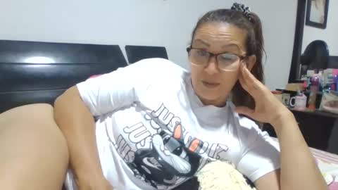 Snapshot of lupitavega_ chatting on 11-29-25, 02:58 Lupita online show from 11-29-25, 02:58