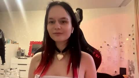 I am Kaya ntmuLets hit 10 Thumbs Up together We are almost done online show from 05-06-26, 04:34