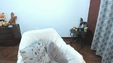 Snapshot of luscious86 chatting on 04-17-26, 06:44 PAULINA online show from 04-17-26, 06:44