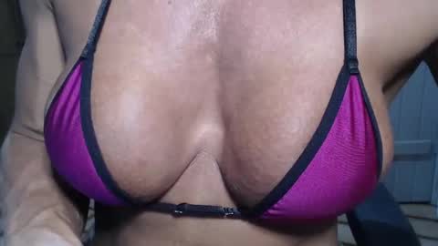 Snapshot of lusexyhot chatting on 01-08-25, 02:46 lusexyhot online show from 01-08-25, 02:46