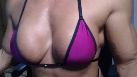 Snapshot of lusexyhot chatting on 01-08-25, 05:48 lusexyhot online show from 01-08-25, 05:48