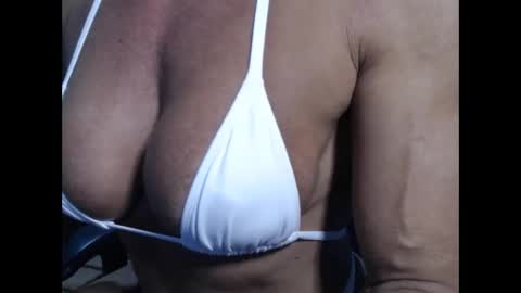 Snapshot of lusexyhot chatting on 03-10-25, 01:45 lusexyhot online show from 03-10-25, 01:45