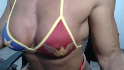 Snapshot of lusexyhot chatting on 09-17-25, 01:40 lusexyhot online show from 09-17-25, 01:40