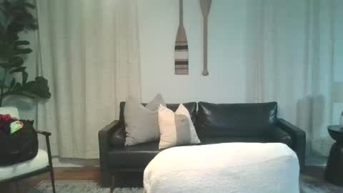 Snapshot of lushuslucy chatting on 02-22-25, 01:00 Kikithebaee online show from 02-22-25, 01:00