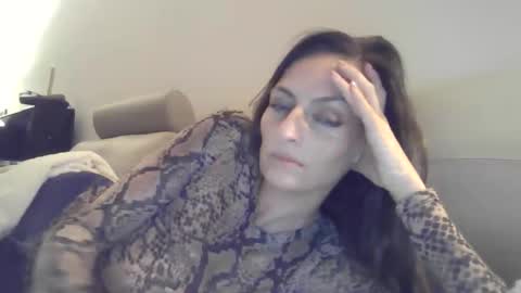 Snapshot of lusisart chatting on 12-17-25, 09:32 Lusisart online show from 12-17-25, 09:32