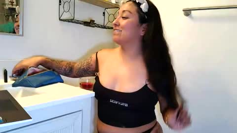 Snapshot of lustfulglance chatting on 11-28-25, 08:11 LustfulGlance online show from 11-28-25, 08:11