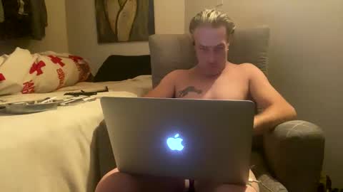 Snapshot of lustnvice chatting on 12-17-25, 01:44 LustnVice Entertainement online show from 12-17-25, 01:44