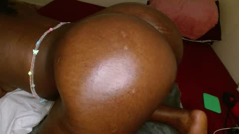 Snapshot of lustrouschoco chatting on 02-20-26, 12:40 lustrous-choco online show from 02-20-26, 12:40