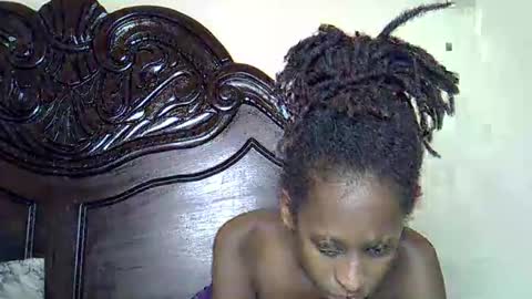 lutino_lovebirds online show from 03-10-26, 05:07