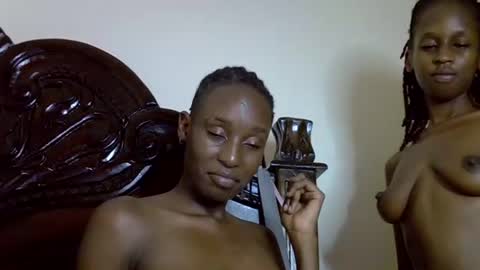 lutino_lovebirds online show from 04-04-26, 07:33