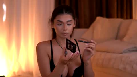 Snapshot of luvcaprice chatting on 06-11-26, 04:16 Caprice online show from 06-11-26, 04:16