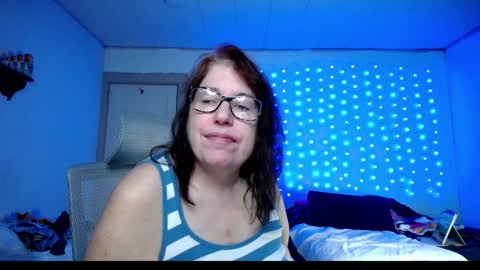 Snapshot of luvely_gurl chatting on 12-04-24, 09:24 Shauna online show from 12-04-24, 09:24
