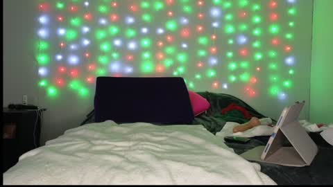 Snapshot of luvely_gurl chatting on 12-21-24, 06:19 Shauna online show from 12-21-24, 06:19