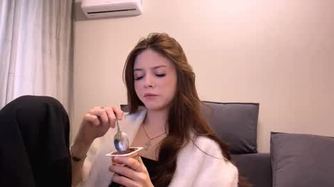 Snapshot of luveniamaurey chatting on 02-19-26, 08:32 Adele online show from 02-19-26, 08:32