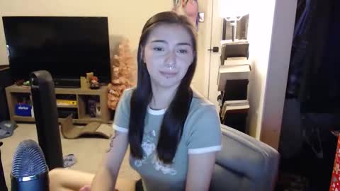 Snapshot of luvrxstarx chatting on 02-07-26, 01:42 luvrxstarx online show from 02-07-26, 01:42