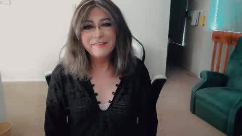 Britney online show from 10-31-25, 05:14