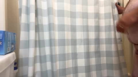 Snapshot of luvtobenude21 chatting on 10-04-25, 01:14 Joe and Sarah online show from 10-04-25, 01:14