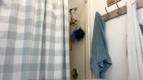 Snapshot of luvtobenude21 chatting on 10-15-25, 11:32 Joe and Sarah online show from 10-15-25, 11:32