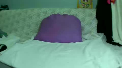 Snapshot of luvu4everxxx chatting on 02-27-25, 03:25 Bee Bee online show from 02-27-25, 03:25