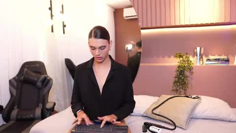 Luxa  online show from 03-20-26, 01:16