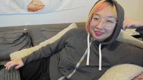 Snapshot of luxgray chatting on 12-13-24, 01:04 LuxGray online show from 12-13-24, 01:04