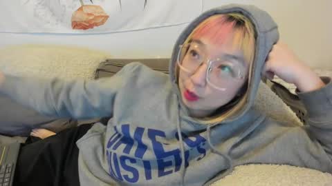 Snapshot of luxgray chatting on 12-17-24, 11:27 LuxGray online show from 12-17-24, 11:27