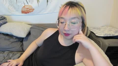 Snapshot of luxgray chatting on 12-18-24, 02:32 LuxGray online show from 12-18-24, 02:32