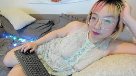 Snapshot of luxgray chatting on 12-25-24, 03:18 LuxGray online show from 12-25-24, 03:18