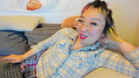 Snapshot of luxgray chatting on 01-12-25, 02:35 LuxGray online show from 01-12-25, 02:35