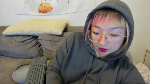 Snapshot of luxgray chatting on 02-01-25, 01:12 LuxGray online show from 02-01-25, 01:12