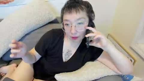 Snapshot of luxgray chatting on 03-08-25, 04:12 LuxGray online show from 03-08-25, 04:12