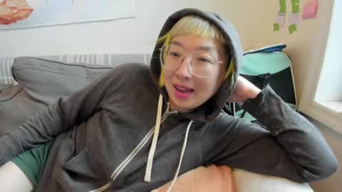 LuxGray online show from 04-17-26, 07:28