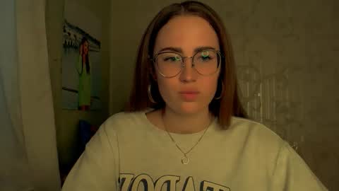Snapshot of luxie_queen chatting on 04-18-26, 05:17 Katie online show from 04-18-26, 05:17