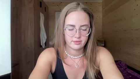 Snapshot of luxie_queen chatting on 07-03-26, 08:10 Katie online show from 07-03-26, 08:10