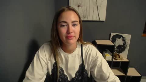 Snapshot of luxie_queen chatting on 07-16-26, 07:58 Katie online show from 07-16-26, 07:58