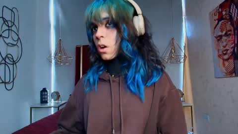 Snapshot of luxiel_ chatting on 05-15-26, 09:22 Luxiel 3 online show from 05-15-26, 09:22