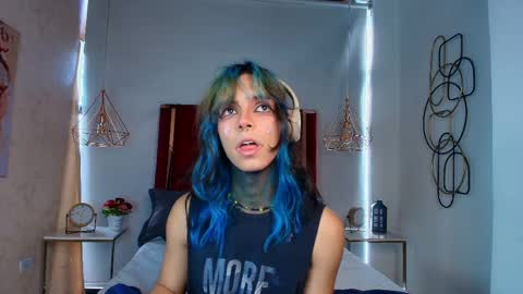 Snapshot of luxiel_ chatting on 05-22-26, 09:09 Luxiel 3 online show from 05-22-26, 09:09