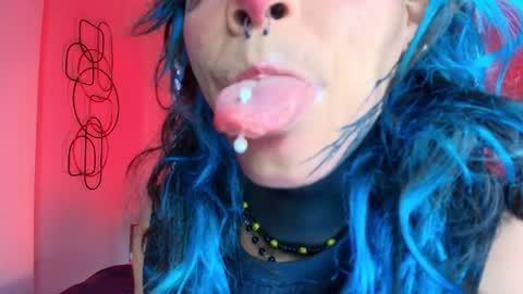 Snapshot of luxiel_ chatting on 05-23-26, 10:03 Luxiel 3 online show from 05-23-26, 10:03