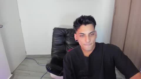Snapshot of luxrx chatting on 06-17-26, 06:20 luxrx online show from 06-17-26, 06:20