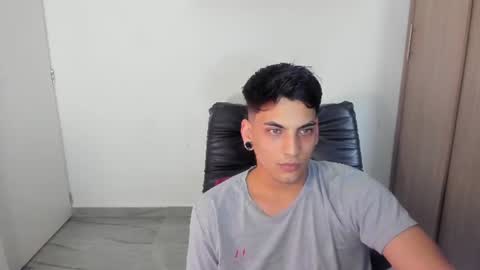 Snapshot of luxrx chatting on 06-19-26, 05:17 luxrx online show from 06-19-26, 05:17