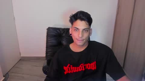 Snapshot of luxrx chatting on 06-20-26, 09:17 luxrx online show from 06-20-26, 09:17