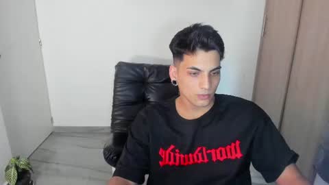 Snapshot of luxrx chatting on 06-22-26, 07:22 luxrx online show from 06-22-26, 07:22